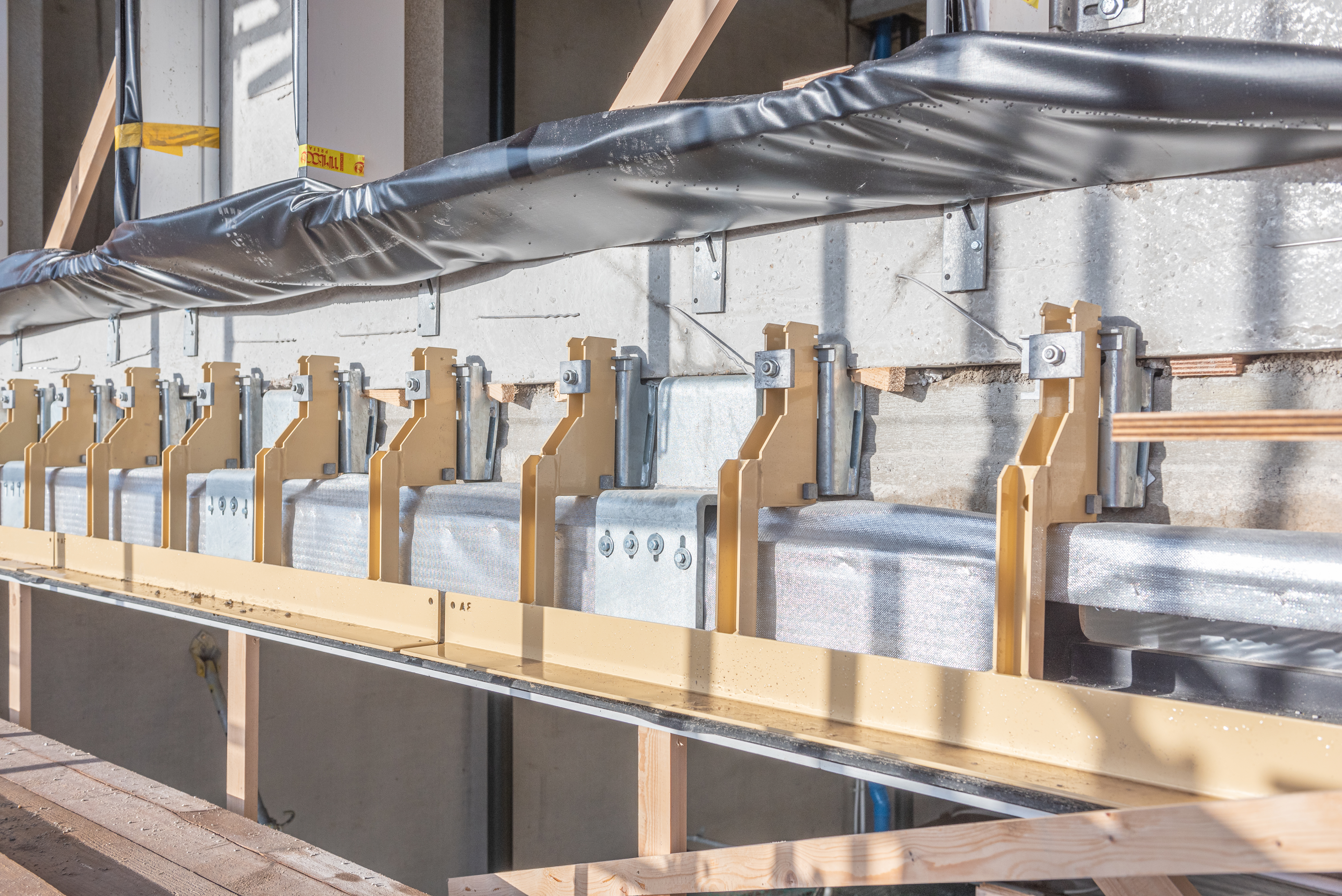 Multi D geveldragers met vloerbeugels