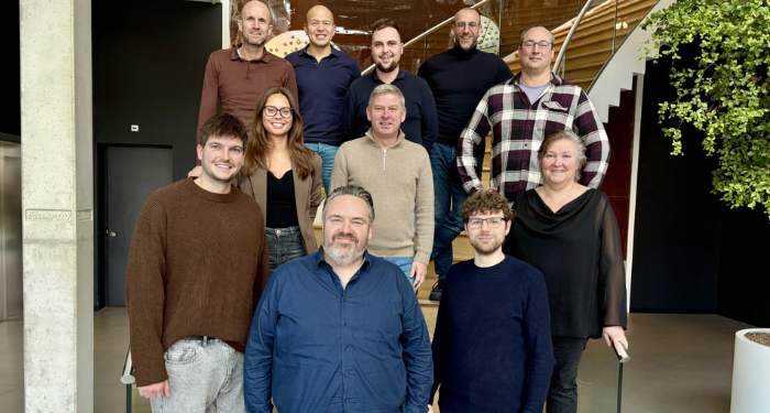 Hakron Gevelverankering 15 jaar - groot deel van het team